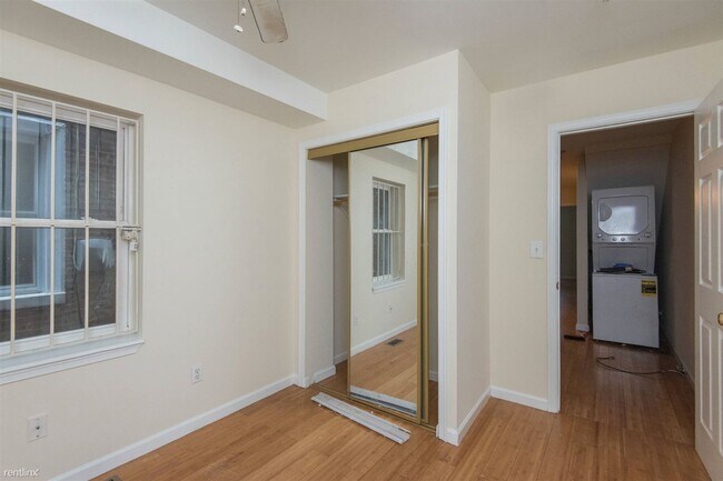 Foto del edificio - 2 br, 1 bath Triplex - 1745 WILLINGTON ST ...