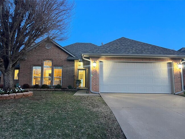 Building Photo - 1828 Chelsea Dr