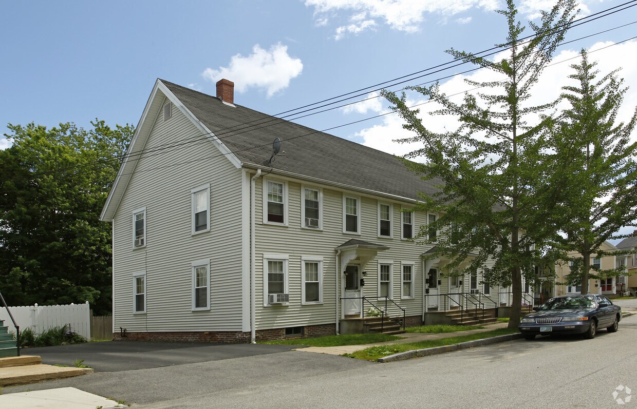 16 Everett St, Dover, NH 03820 Apartments in Dover, NH