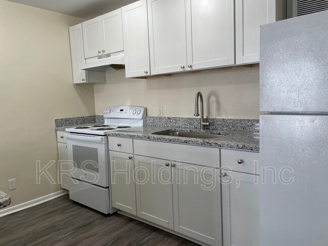 Building Photo - 611 W Ocean View Ave