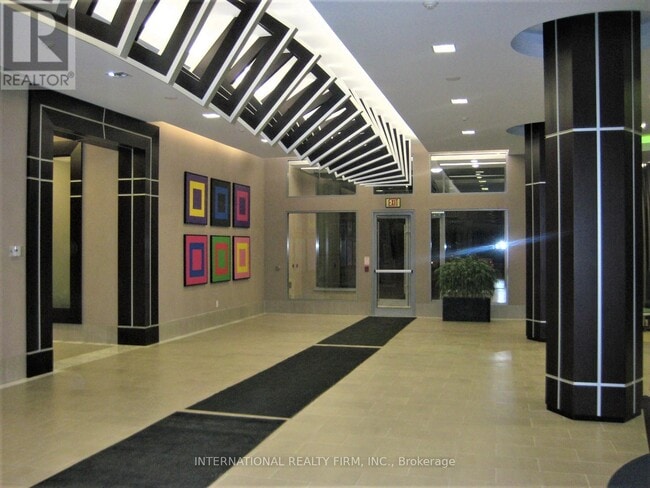 Building Photo - 5793-5793 Yonge St