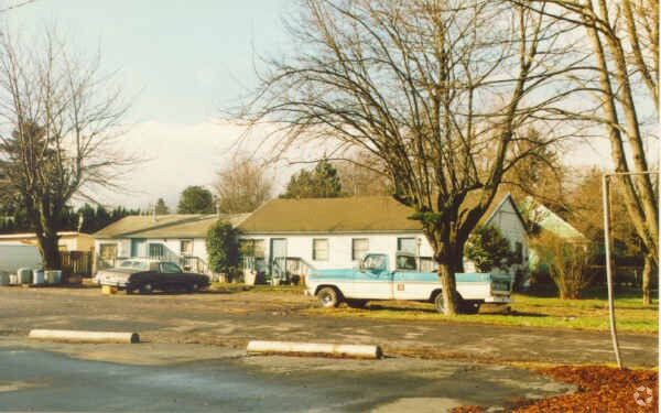 Building Photo - 6418-6426 NE Simpson St