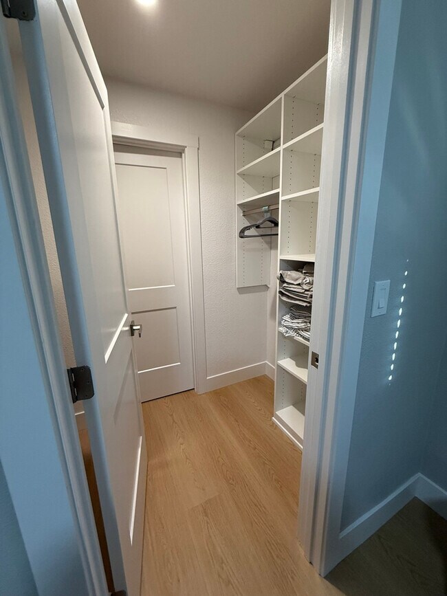 Building Photo - 1845 San Luis Rd