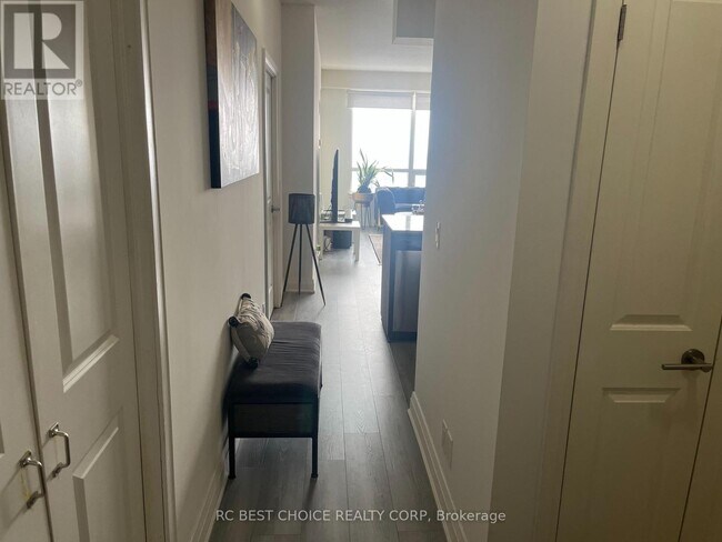 Photo du bâtiment - 520 Steeles Ave W