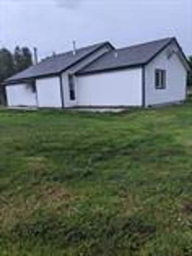 Building Photo - Peaceful Country Living – Updated 4 Bed / ...