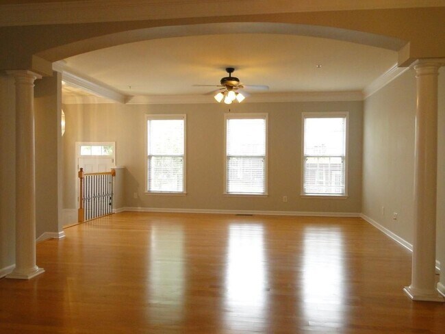 Foto del edificio - 1749 Highlands View Dr