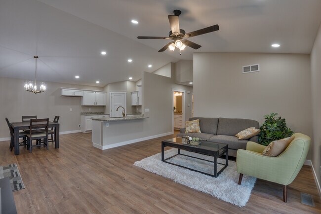 Building Photo - 701 Layne Dr