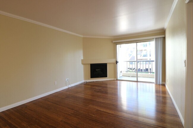 Foto del edificio - 1/Bedroom Condominium in Woodland Hills!