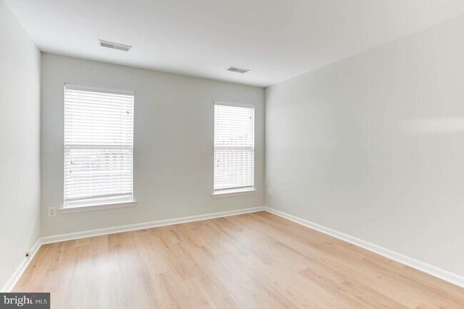 Building Photo - 47544 Tenfoot Island Terrace