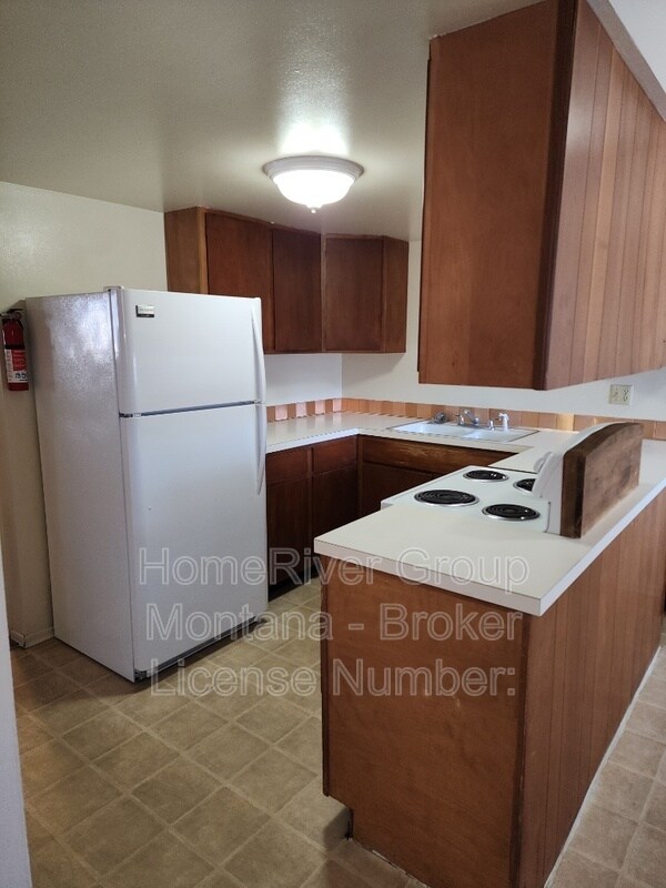 Building Photo - 102 Camelot Ct