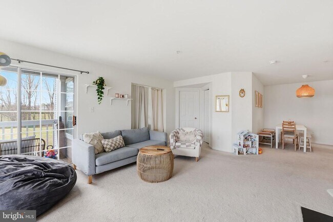 Foto del edificio - 8103 Lacy Dr