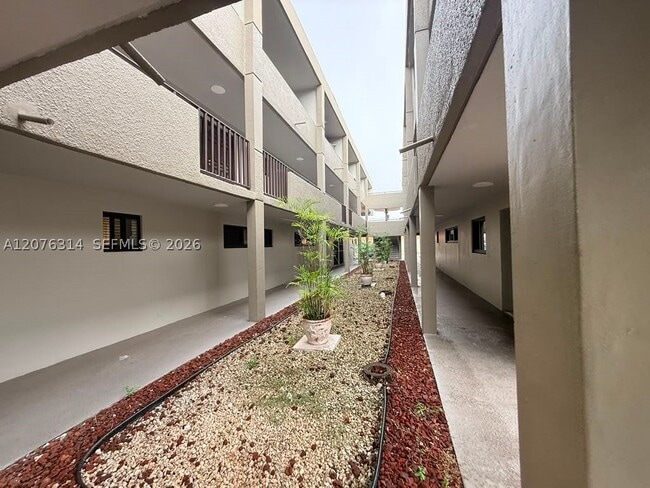 Building Photo - 5 Olive Dr