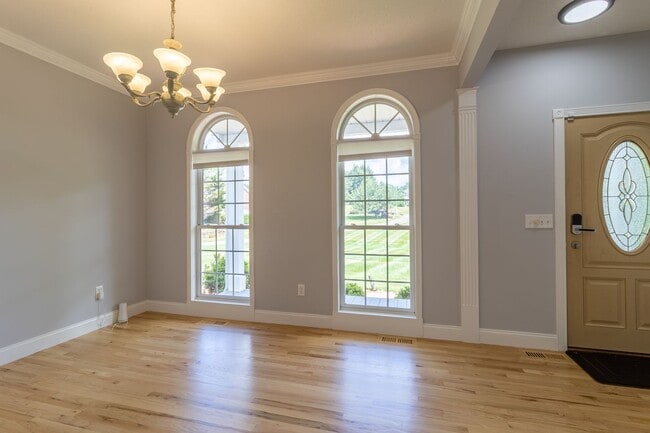 Building Photo - Charming Country Colonial on Cul-de-Sac, 4...