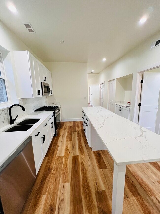 Foto del edificio - 1906 W 34th Pl