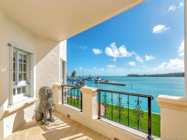 Foto del edificio - 2233 Fisher Island Dr