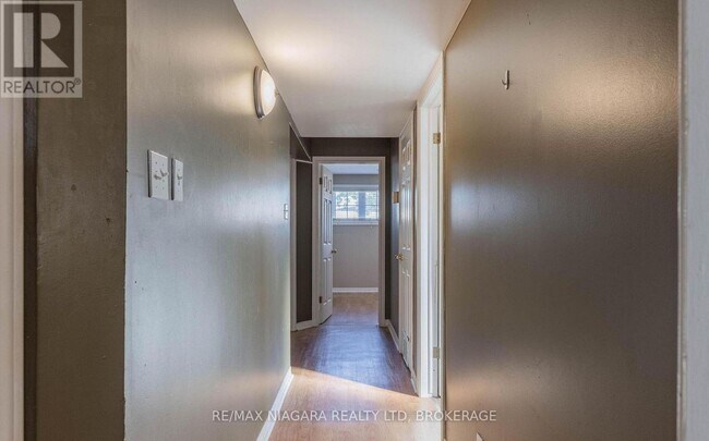 Building Photo - 138 Carlton St