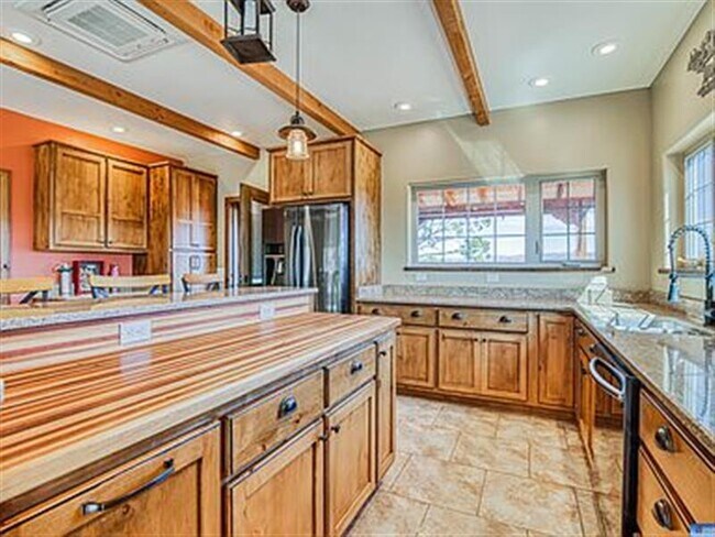 Foto del edificio - Lovely 3 Bed 2 Bath fHouse