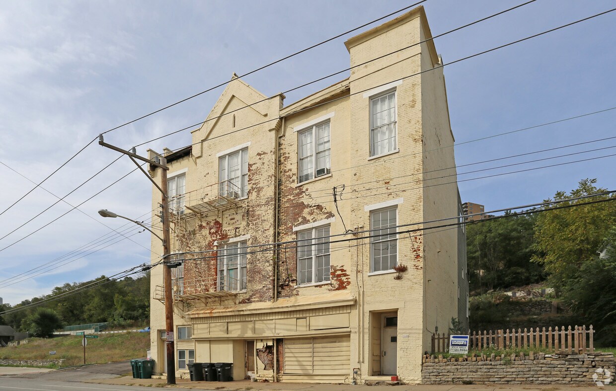 Foto del edificio - 2100 Riverside Dr