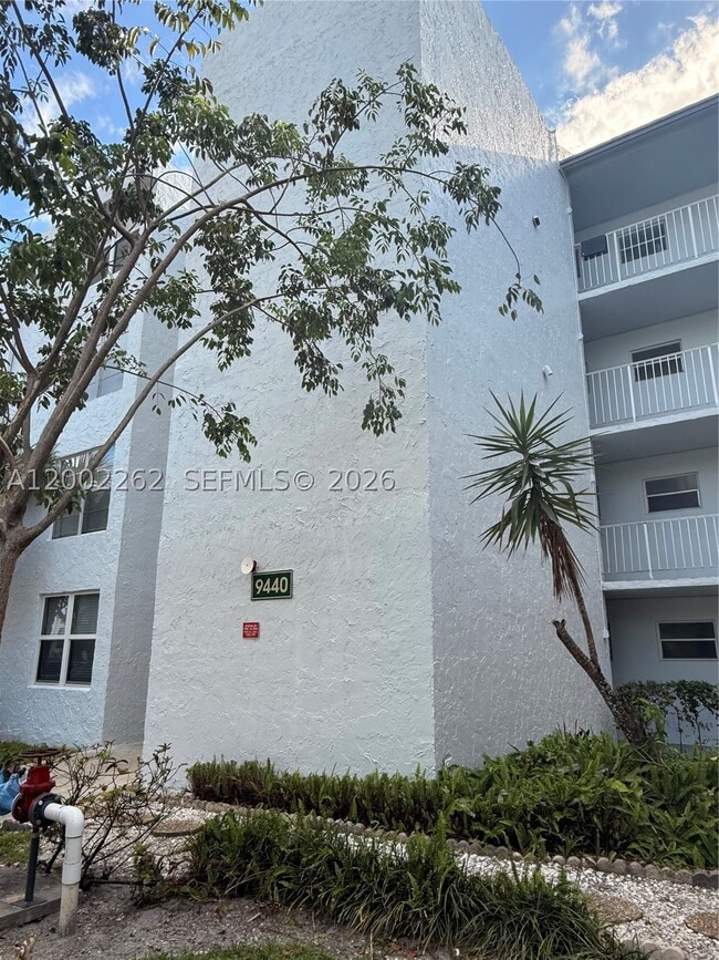 Building Photo - 9440 Live Oak Pl