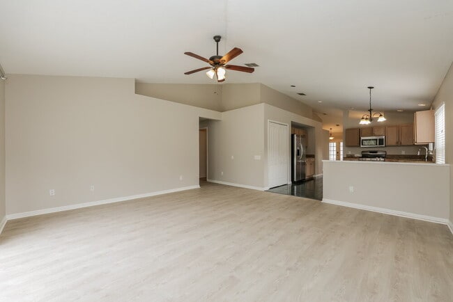 Foto del edificio - 29613 Morningmist Dr