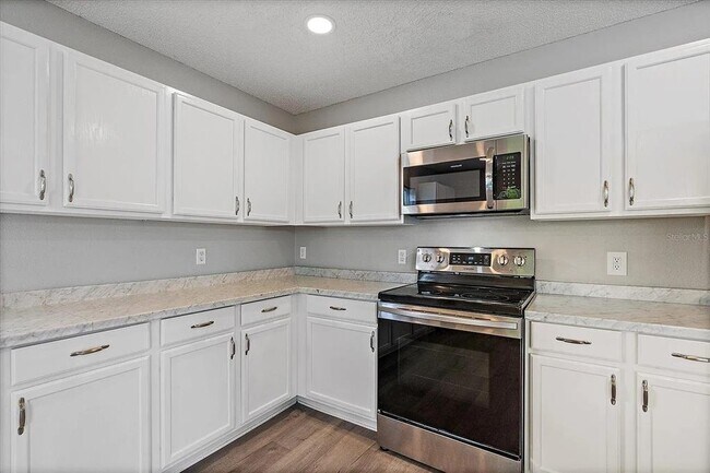 Building Photo - 326 Elderberry Dr