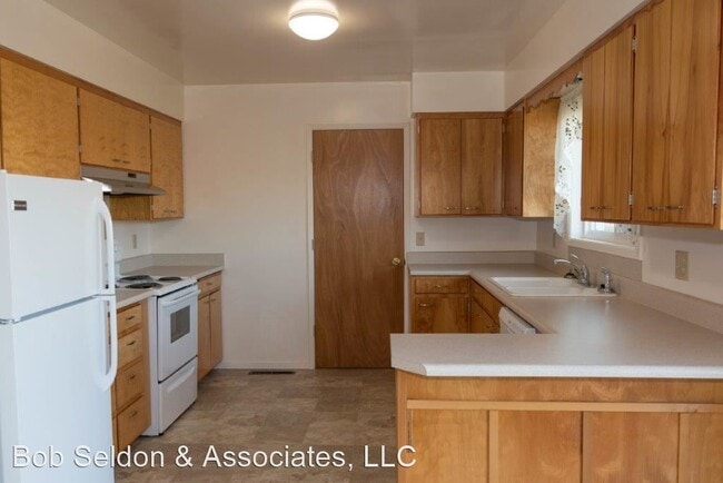 Building Photo - 3 br, 1 bath House - 2274 South Stage Rd