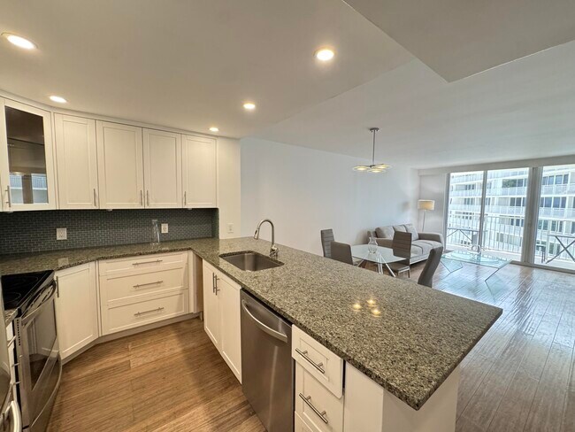 Building Photo - 3540 S Ocean Blvd