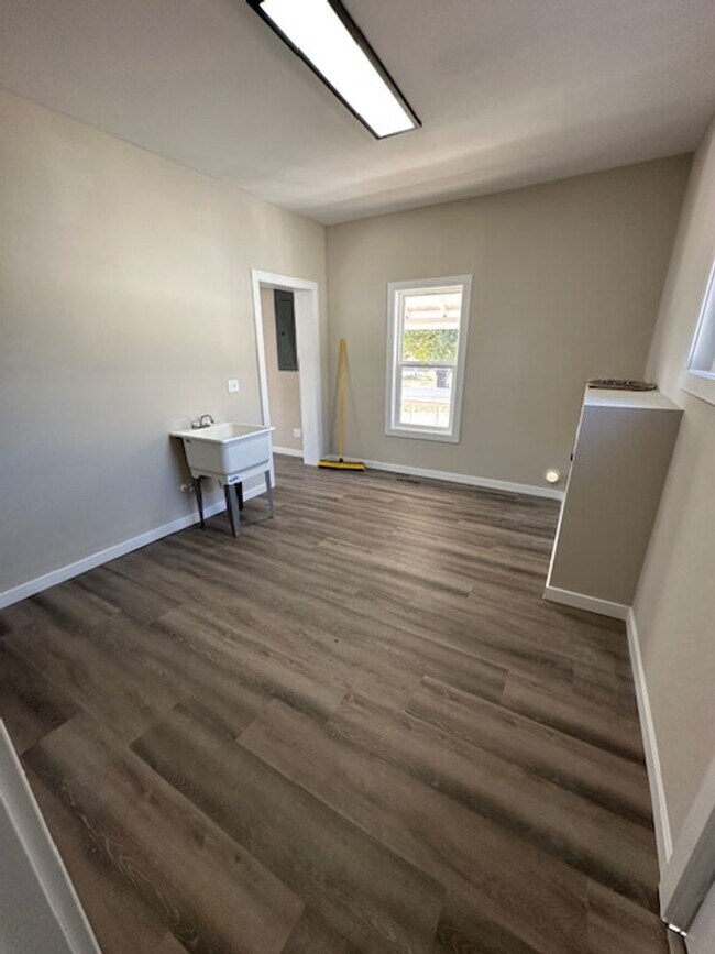 Foto del edificio - 5 Bed 3 Bath Springfield, MO