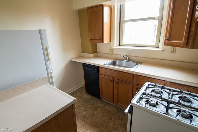 Building Photo - 5806 Ellsworth Ave