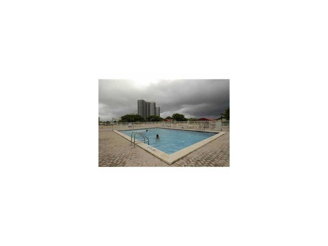 Building Photo - 3015 N Ocean Blvd