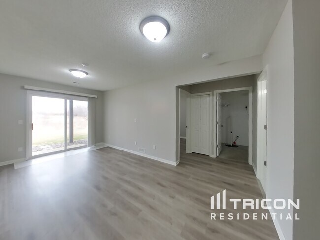 Foto del edificio - 9638 Zircon Ln N