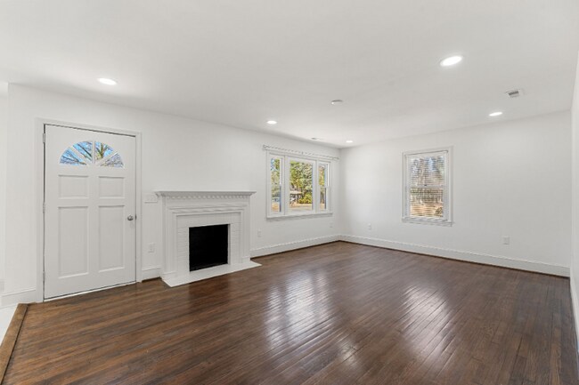 Foto del edificio - 4333 Charleston Dr