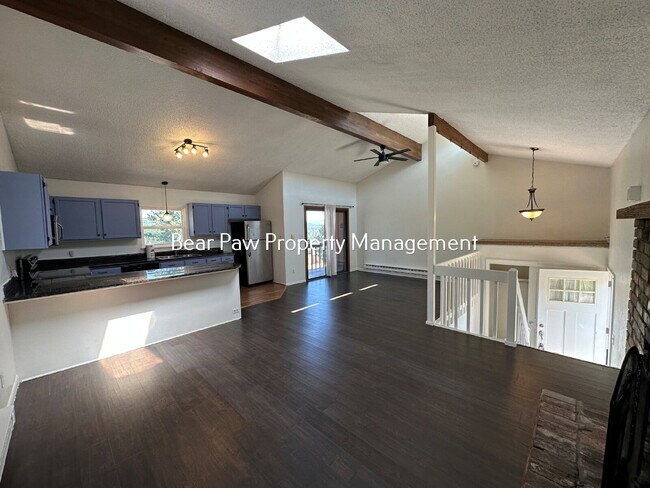 Foto del edificio - 2-Bedroom Duplex In North Evergreen!
