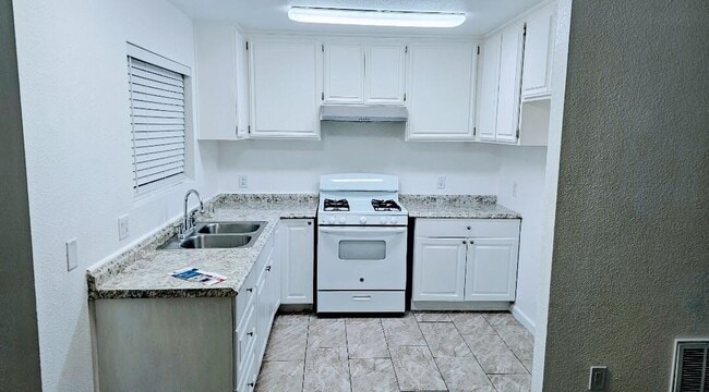 Building Photo - 43965 Towne St