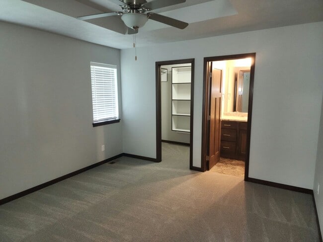 Building Photo - Three bedroom three bathroom house