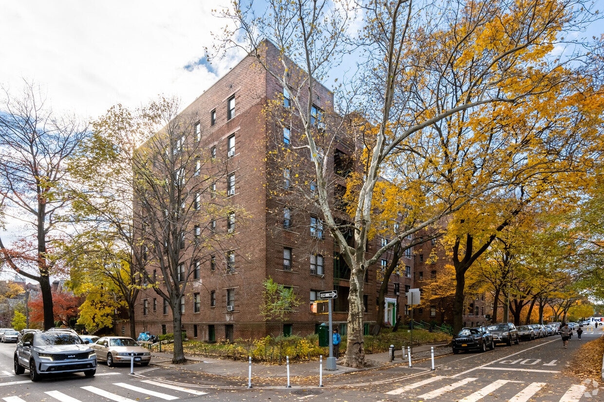 Primary Photo - 8410 34th Ave