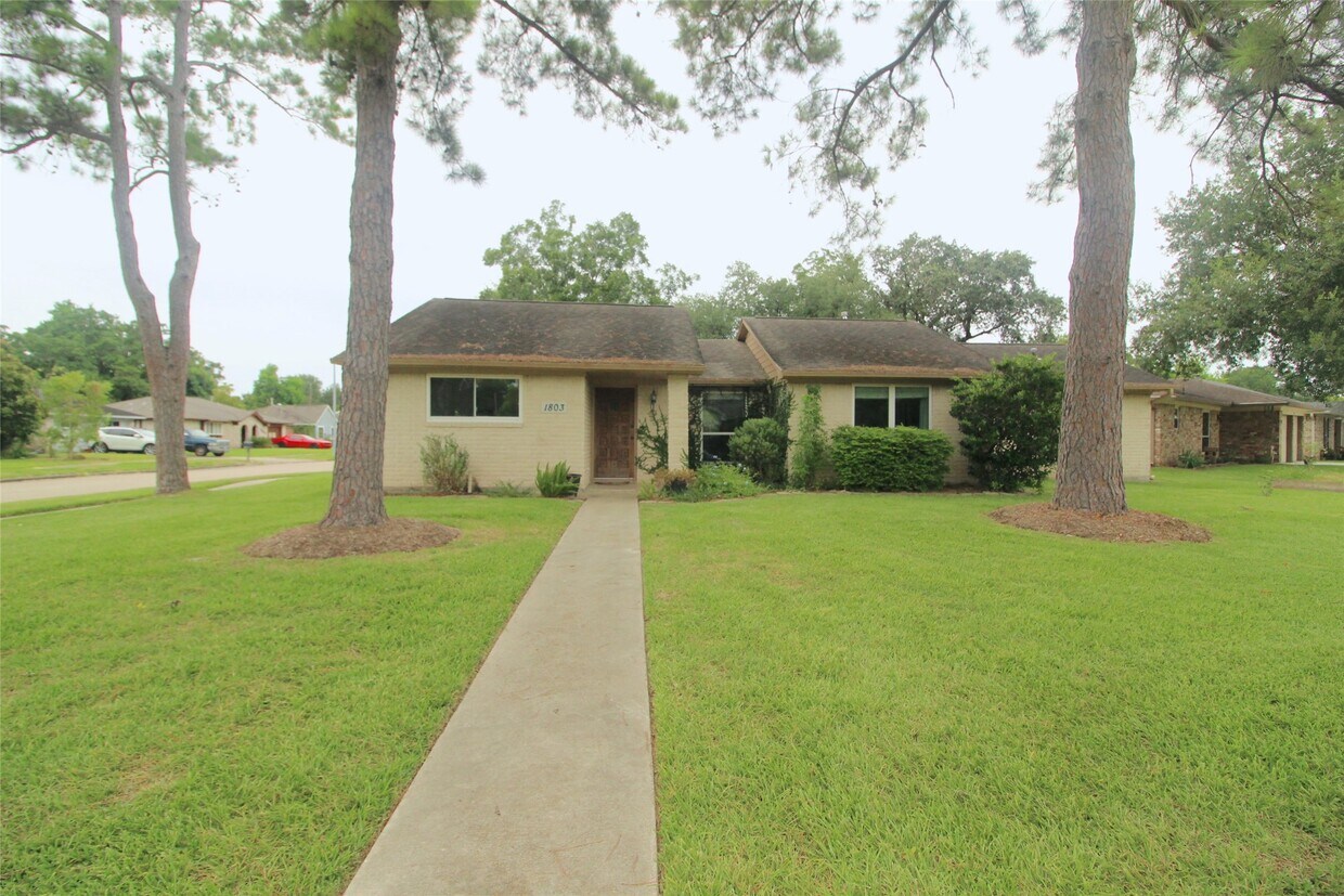 Foto principal - 1803 Oaklawn St