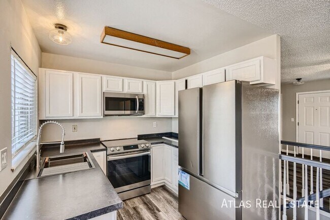 Foto del edificio - 6948 Fountain Ridge Cir