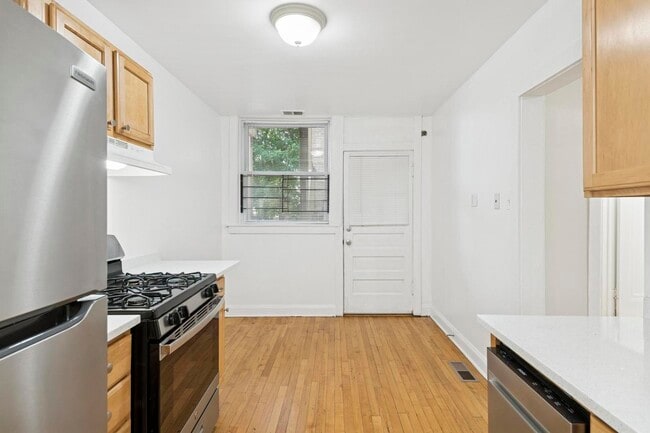 Building Photo - 3720 W Altgeld St