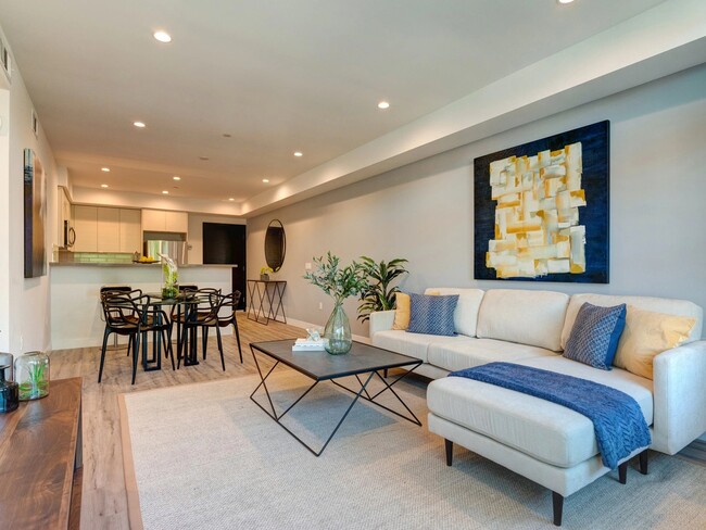 Foto del edificio - 338 Mariposa Ave