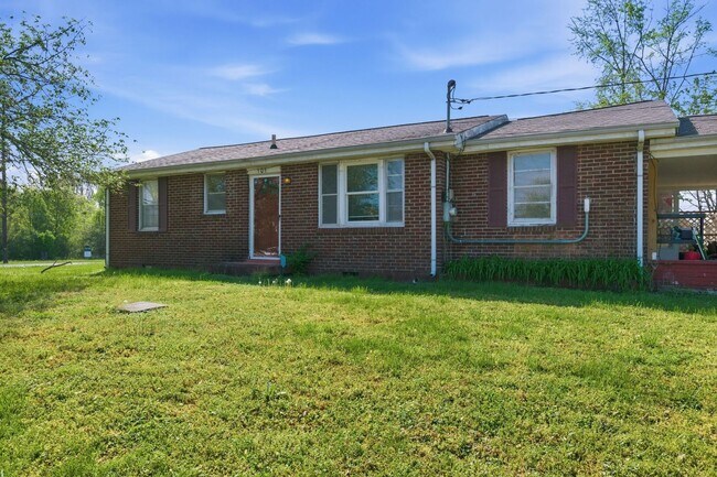 Building Photo - Charming 2b/1b Home in Old Hickory
