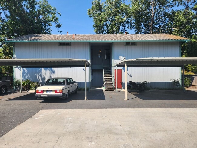 Building Photo - 828 Carlita Cir