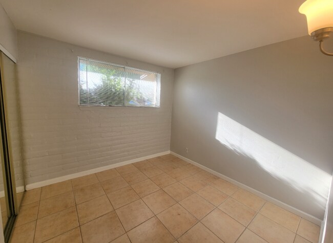 Foto del edificio - Eastside 4 bedroom-2 bath
