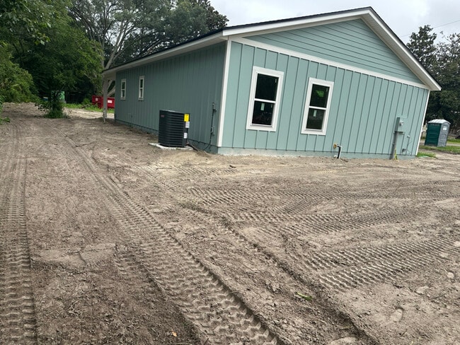 Foto del edificio - 2241 Parkin Rd