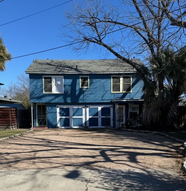 Building Photo - 902 E 43rd St