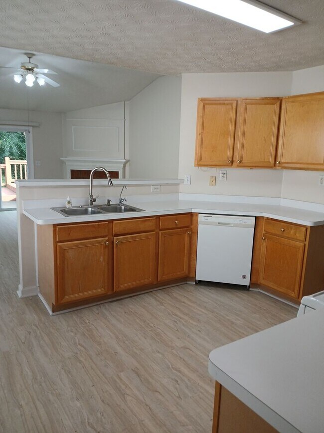 Foto del edificio - 578 Summerbrooke Ct