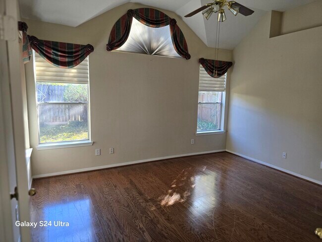 Foto del edificio - 2727 Gregway Ln