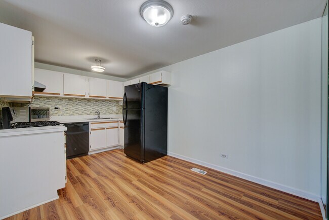 Building Photo - 1320 Wakeby Ln