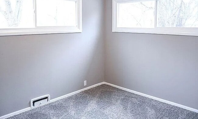 Building Photo - Don't Miss Out on This Charming 3 Bed, 1 Bath Home in South Kansas City!