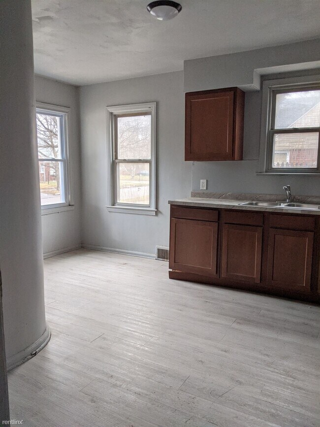 Building Photo - 3 br, 1.5 bath House - 18492 Beland St